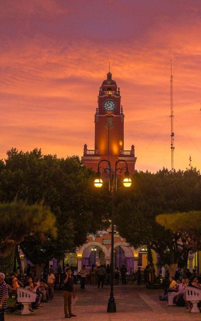 Sunset on the central plaza/square in Mérida 