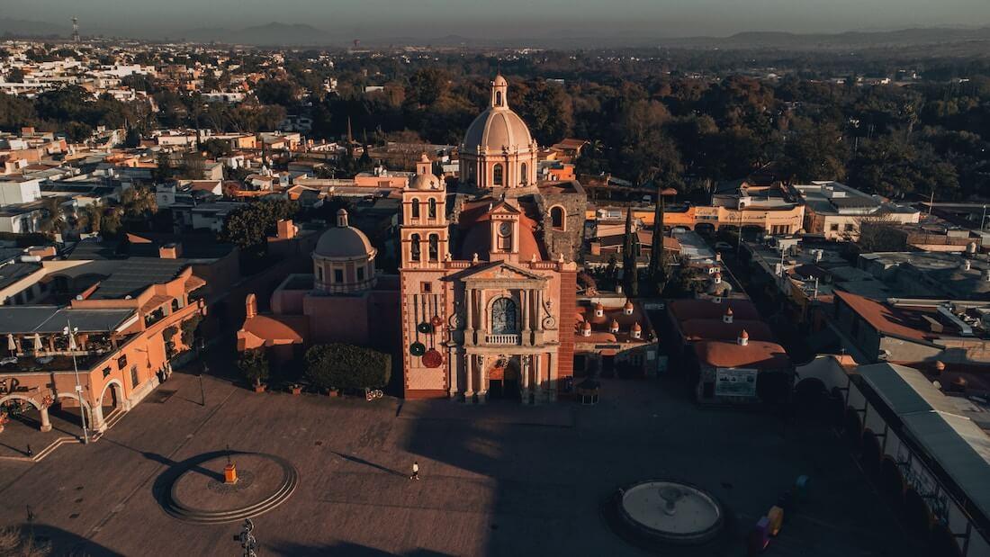 Picture of the square in the magical towns of tequisquiapan