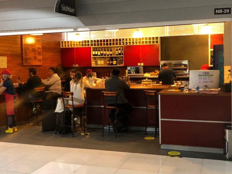 People eating at a restaurant in Mexico City Airport